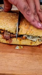 Une superbe masterclass d'un sandwich au faux-filet ! 