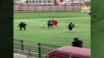 Ardahan'da köpekler sahaya girdi, hakem maçı durdurdu