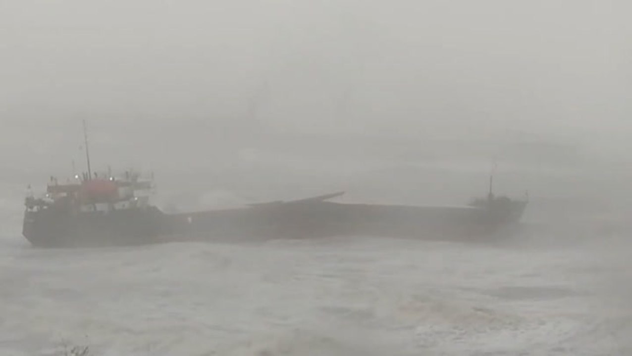 Ship split in two as heavy storm hits Turkey