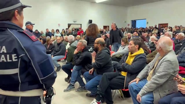 Alluvione Campi Bisenzio, momenti di tensione durante l'assemblea pubblica