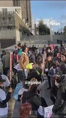 Quelques centaines de personnes protestent contre la libération du policier qui a tué Nahel