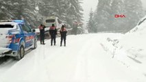Bolu'da Kar Altında Mahsur Kalan 4 Kişi Kurtarıldı