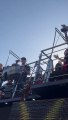 VÍDEO: em cima do trio, técnico do Vitória canta hino do acesso no Farol da Barra