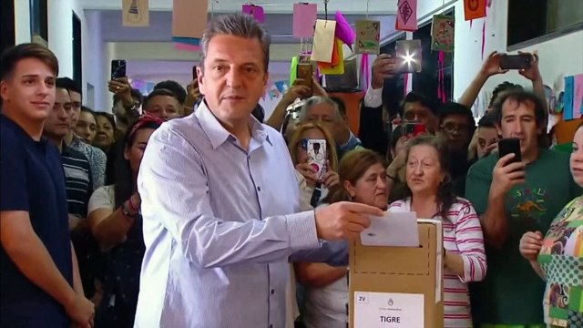 ELEIÇÕES NA ARGENTINA: Massa e Milei votam