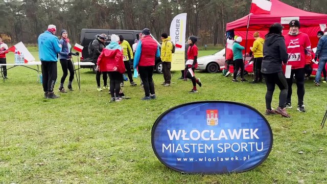 Bieg Vladislavia Cross - Bieg Niepodległości 2023 na stadionie Przylesie we Włocławku