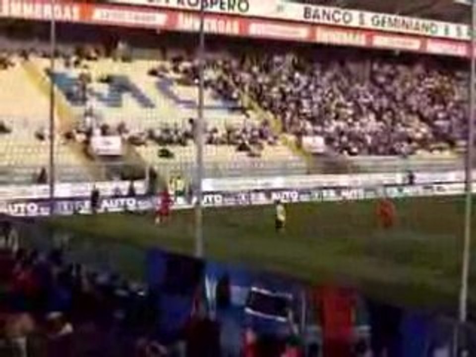 Modena Pisa...Incredibile Assedio con Palo di Nacho!!!