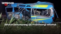 11 Orang Meninggal Dalam Kecelakaan Kereta vs Mini Bus di Lumajang