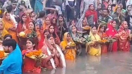 काशी में समाप्त हुआ 36 घंटे का निर्जला व्रत, उगते सूर्य को दिया गया अर्घ्य