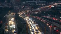 İstanbul'da okulların yeniden açılmasıyla sabah trafik yoğunluğu oluştu