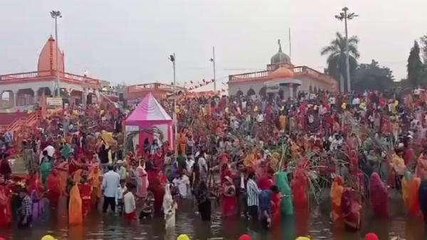 प्रतापगढ़: मां बेल्हा देवी घाट पर उगते सूर्य को अर्घ्य देकर मनाया गया छठ पूजा का पर्व