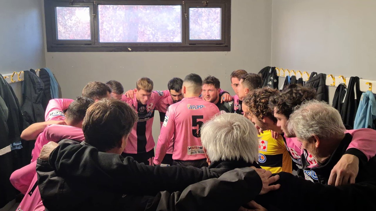 La joie du FCCM dans le vestiaire après la victoire à Fontenay