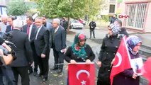 DSP Genel Başkanı Önder Aksakal, HDP önünde evlat nöbetindeki aileleri ziyaret etti