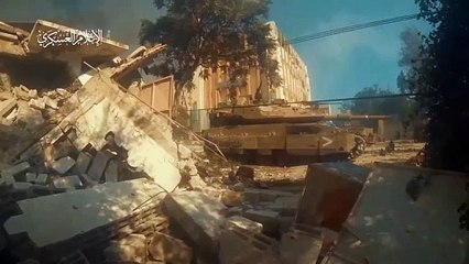 Hamas militanı, İsrail tankının üzerine koşup içine patlayıcı attı