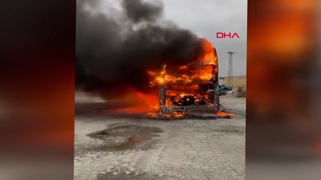 Konya'da yolcu otobüsü alev alev yandı
