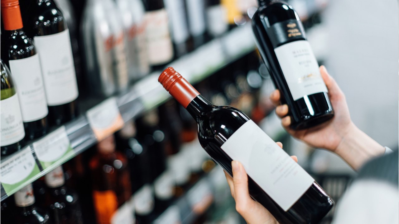 Wein-Etiketten mit Zutaten und Nährwerten, Bahn erhöht Preise: Das ändert sich im Dezember 2023