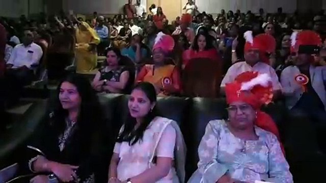 स्नेह मिलन में मेधावी विद्यार्थियों का सम्मान