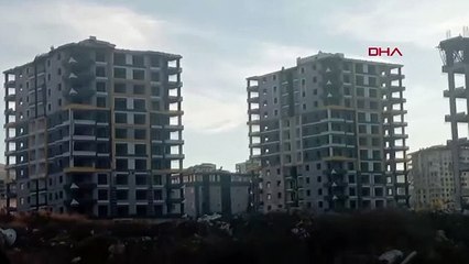 Malatya'da ağır hasarlı binalar kontrollü şekilde yıkıldı