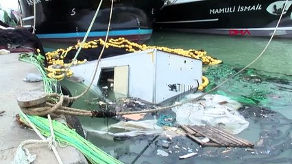 Sarıyer'de Dev Dalgaların Vurduğu Dalgakıran Yıkıldı