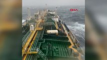 Karadeniz'de dalgalar 183 metrelik gemiyi beşik gibi salladı