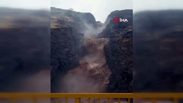 Sağanak yağış nedeniyle şelale taştı