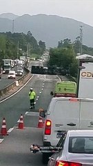 Carreta tomba na BR-101 e causa trânsito na Grande Florianópolis