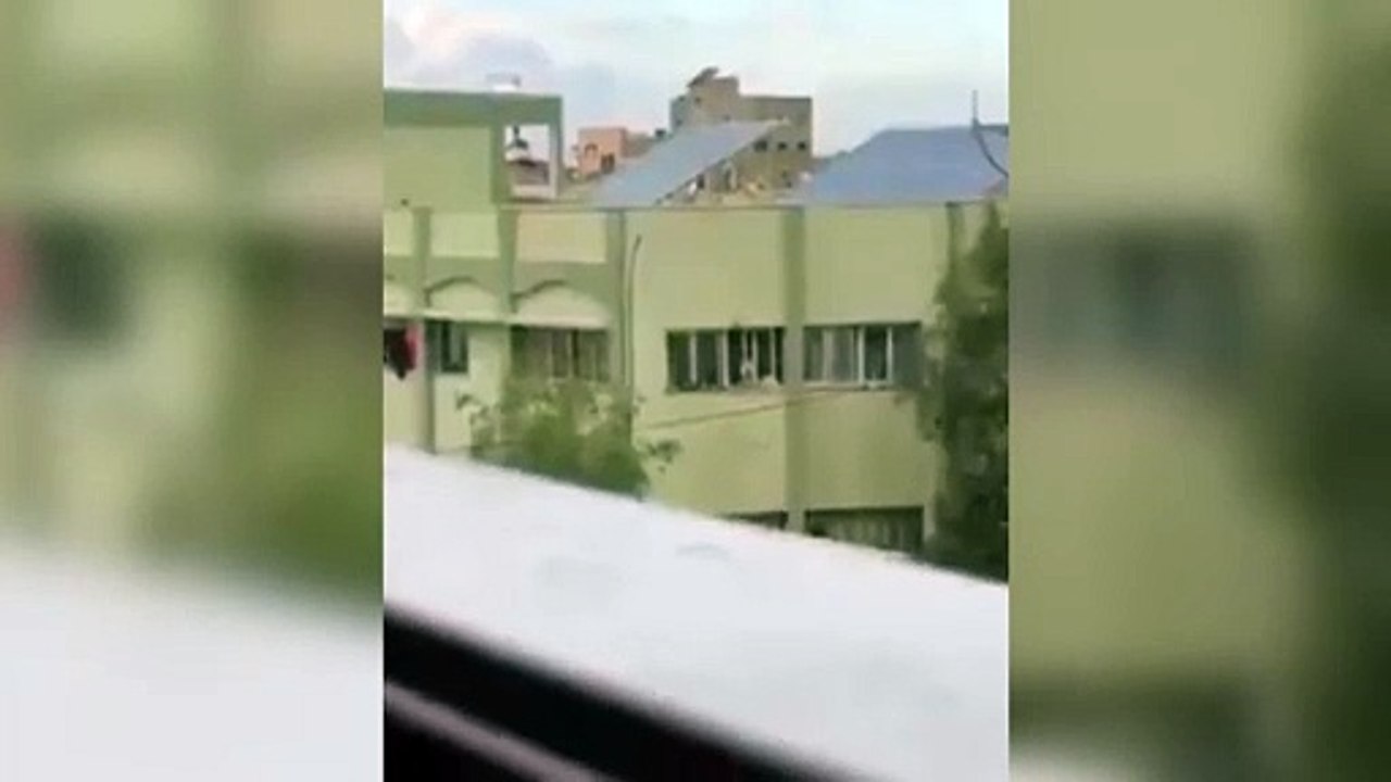 Endonezya Hastanesi'ni kuşatan İsrail ordusu, dışarı kaçanları vurmaya başladı! Çok sayıda can kaybı var