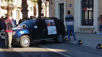 Aracını yol ortasına bırakıp başına tabanca dayadı