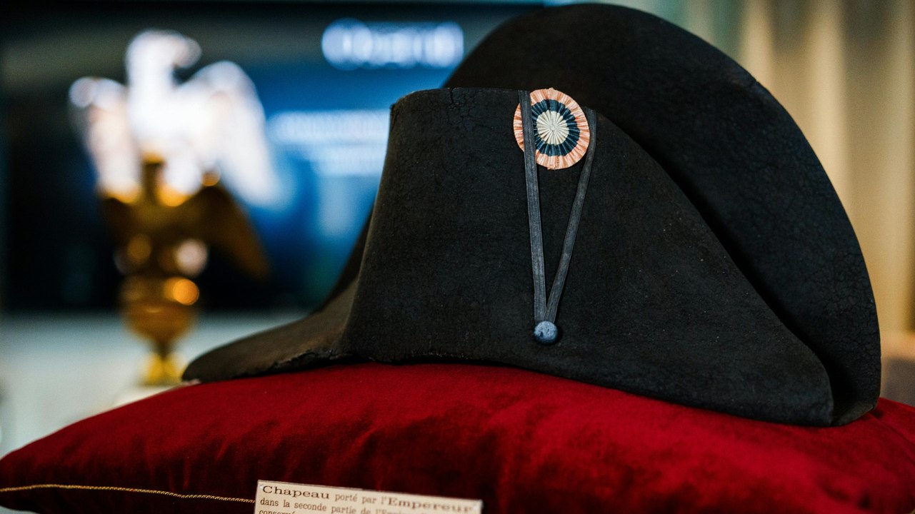 Napoleon-Hut für mehr als 1,9 Millionen Euro versteigert