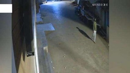 गुना: CCTV कैमरे में कैद हुआ युवक, आग लगाते हुए दिखाई दे रहा है आरोपी