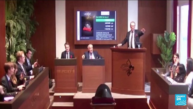 Napoleon's hat sells for €1.9M at French auction