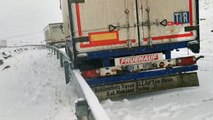 Kars ve Ardahan'da Kar Yağışı ve Fırtına Ulaşımı Olumsuz Etkiledi