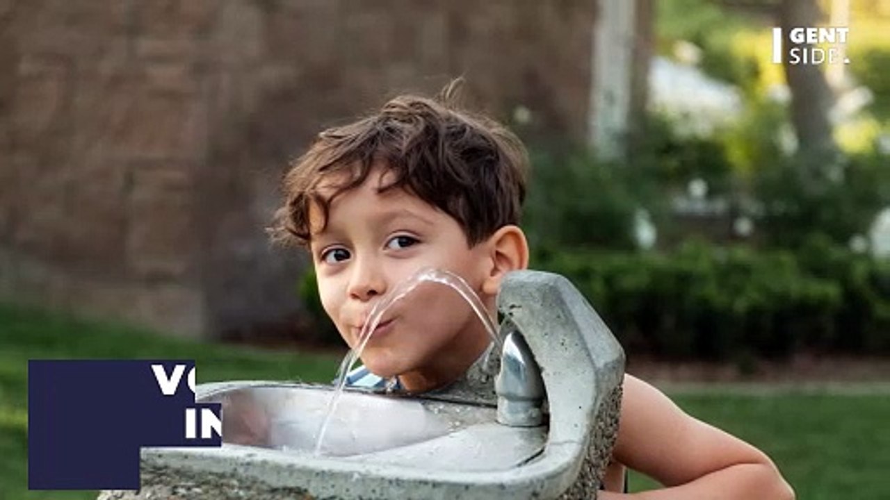 Est-ce normal d'uriner juste après avoir bu de l'eau ? Voici ce que la science en dit