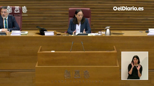 La presidenta de las Corts Valencianes, de Vox, durante una votación: Que les den por saco