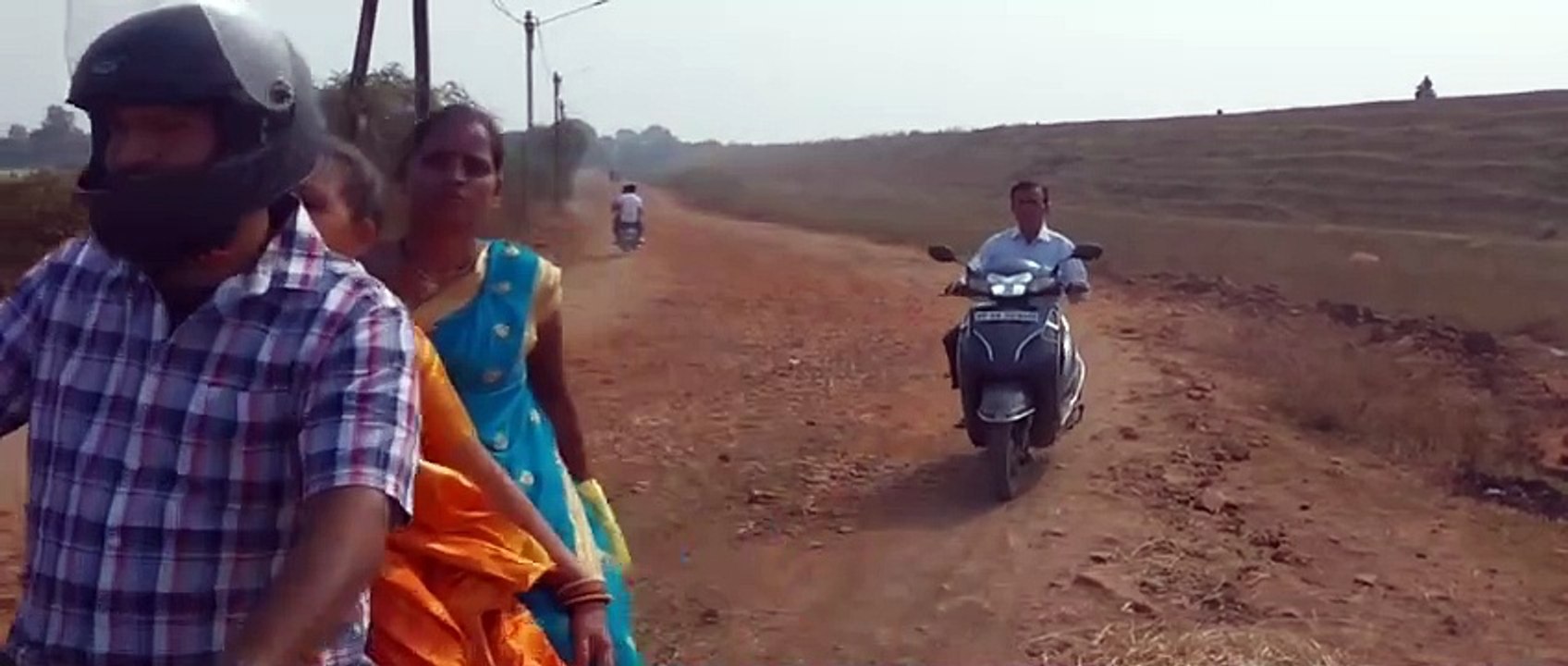 बदहाल सडक़ से चलना मुश्किल