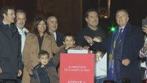 Paris: coup d'envoi des illuminations de Noël sur les Champs-Élysées