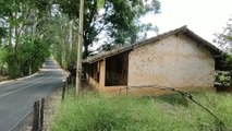 CASA ABANDONADA NA BEIRA DA ESTRADA, O FUNDO ERA UM LUGAR HORRÍVEL