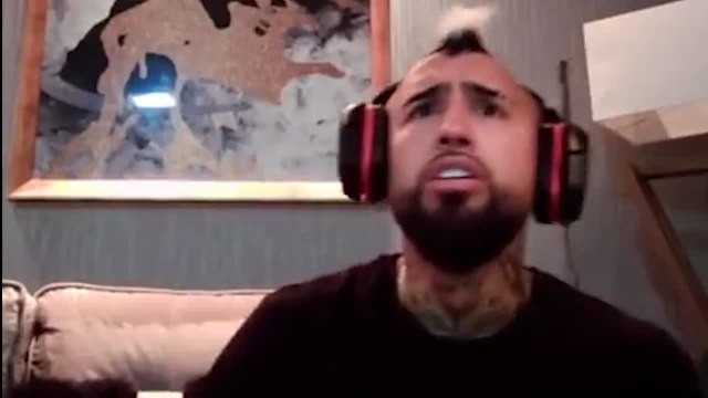 Arturo Vidal pierde los papeles en pleno directo viendo a Chile
