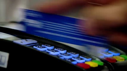 ¿Límite a los intereses del dinero plástico-