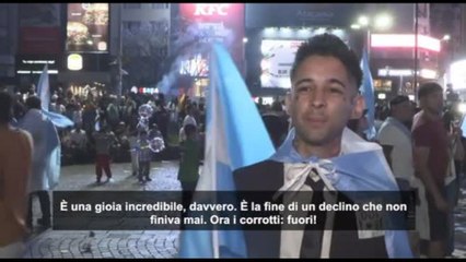 Argentina, i sostenitori di Milei festeggiano: "Ora fuori i corrotti"