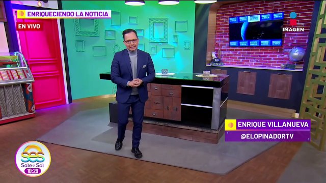 Alumnas de Cecyt 8 GOLPEAN a su profesor señalado de acos0