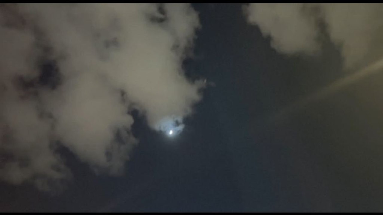 Risuonano le sirene a Tel Aviv, l'Iron Dome intercetta un razzo