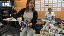 Voluntarios ucranianos aceleran la producción de drones en un taller en Leópolis