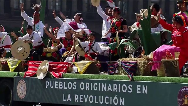 Desfile 20 de noviembre: Agrupamiento Pueblos Originarios de la Revolución