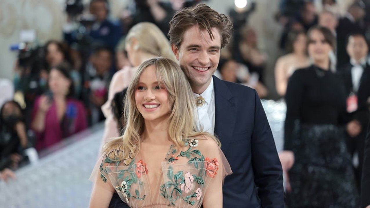 Suki Waterhouse stops mid-concert to unveil pregnancy with Robert Pattinson