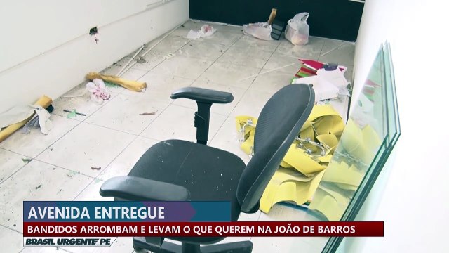 Avenida entregue: bandidos arrombam e levam o que querem na João de Barros