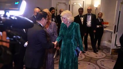 Queen commends journalists during FPA awards