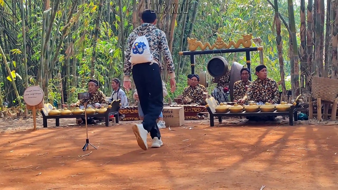 suasana pasar papringan di temanggng jawa tengah
