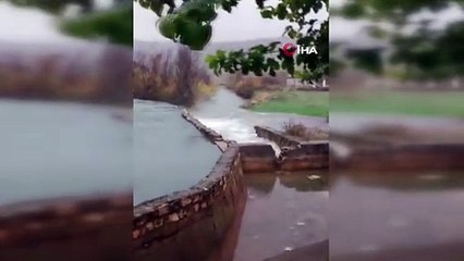 Kuraklık nedeniyle suyu çekilen havuzlar şiddetli yağışlarla birlikte doldu