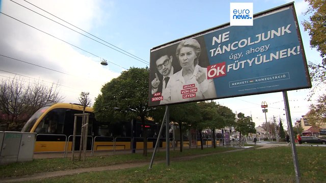 Hungria: Ursula von der Leyen não se incomoda com cartazes críticos