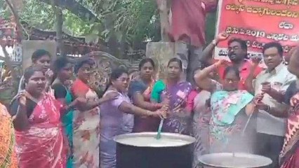 ఏలూరు జిల్లా: వంటలు చేస్తూ ప్రభుత్వంపై వినూత్న నిరసన